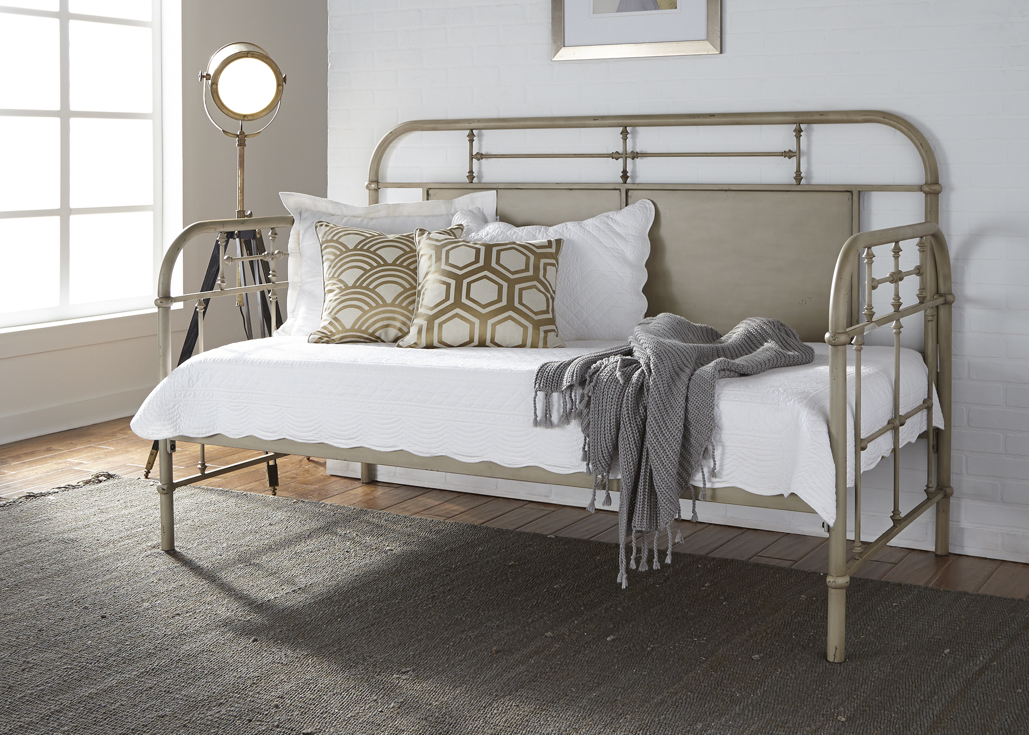 Liberty Vintage Distressed Twin Metal Day Bed Vintage White Vintage   179 BR11TB W 