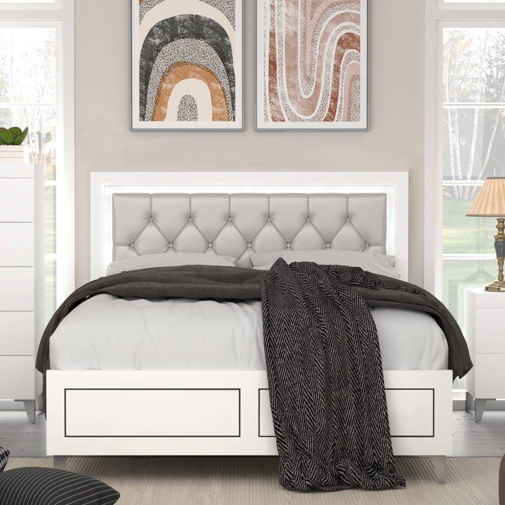 Acme Furniture Chelsie Gray Fabric and Black Queen Platform Bed