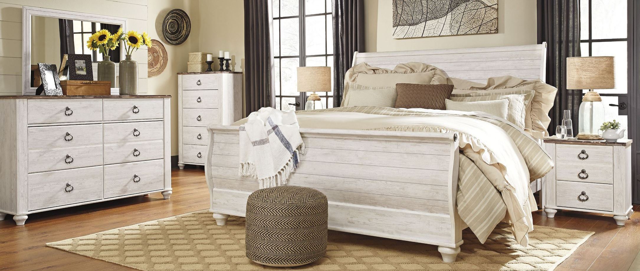 Willowton Whitewash Sleigh Bedroom Set