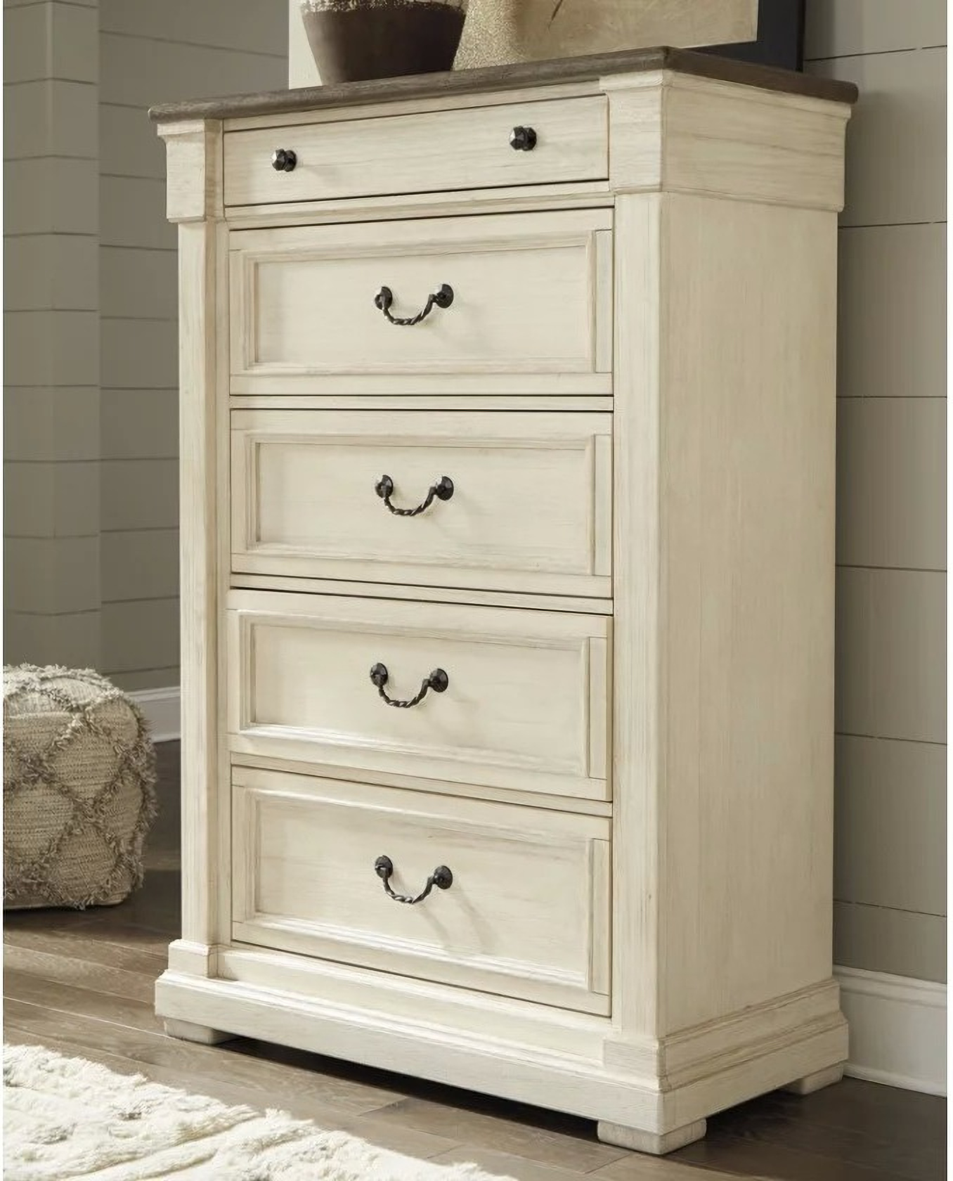 Bear Creek White Queen Bedroom Set W/ Chest Signature Home Furniture