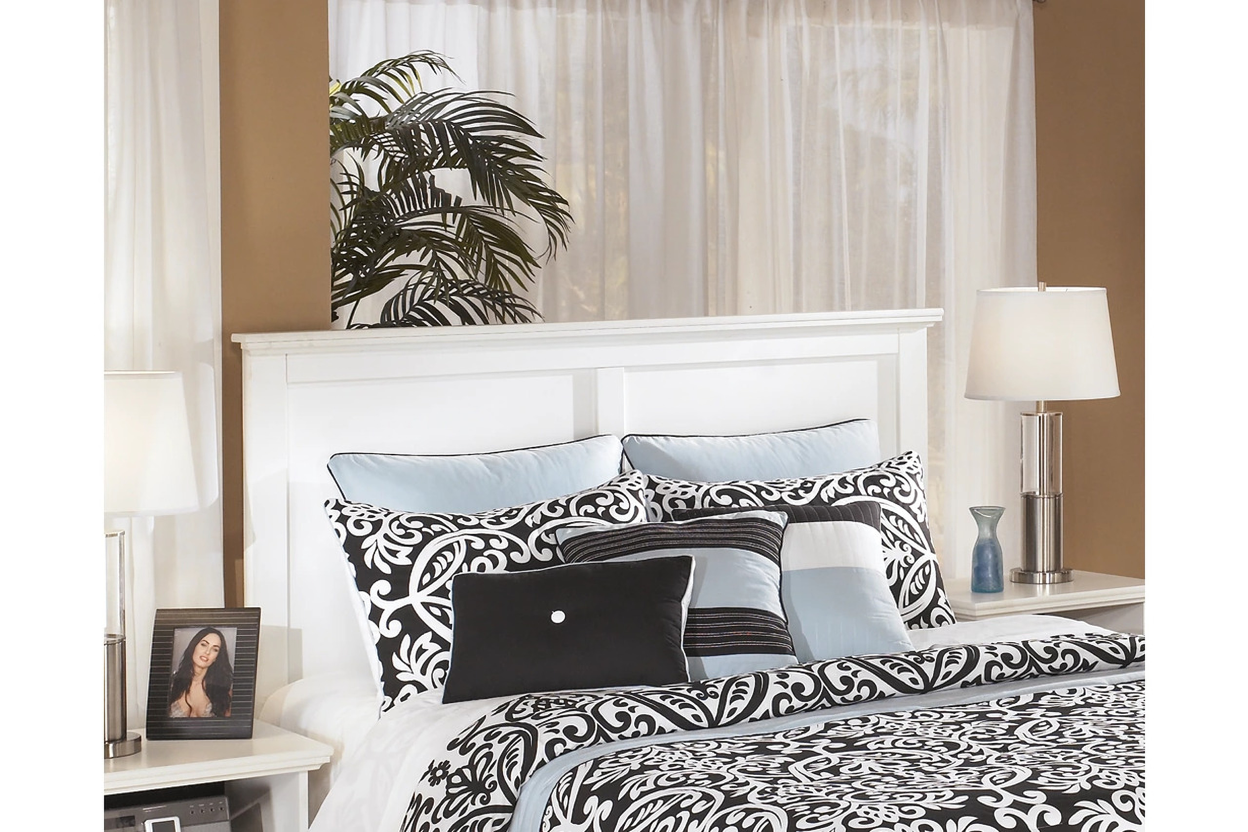 Bostwick Shoals White Queen Panel Headboard Only by Ashley Furniture