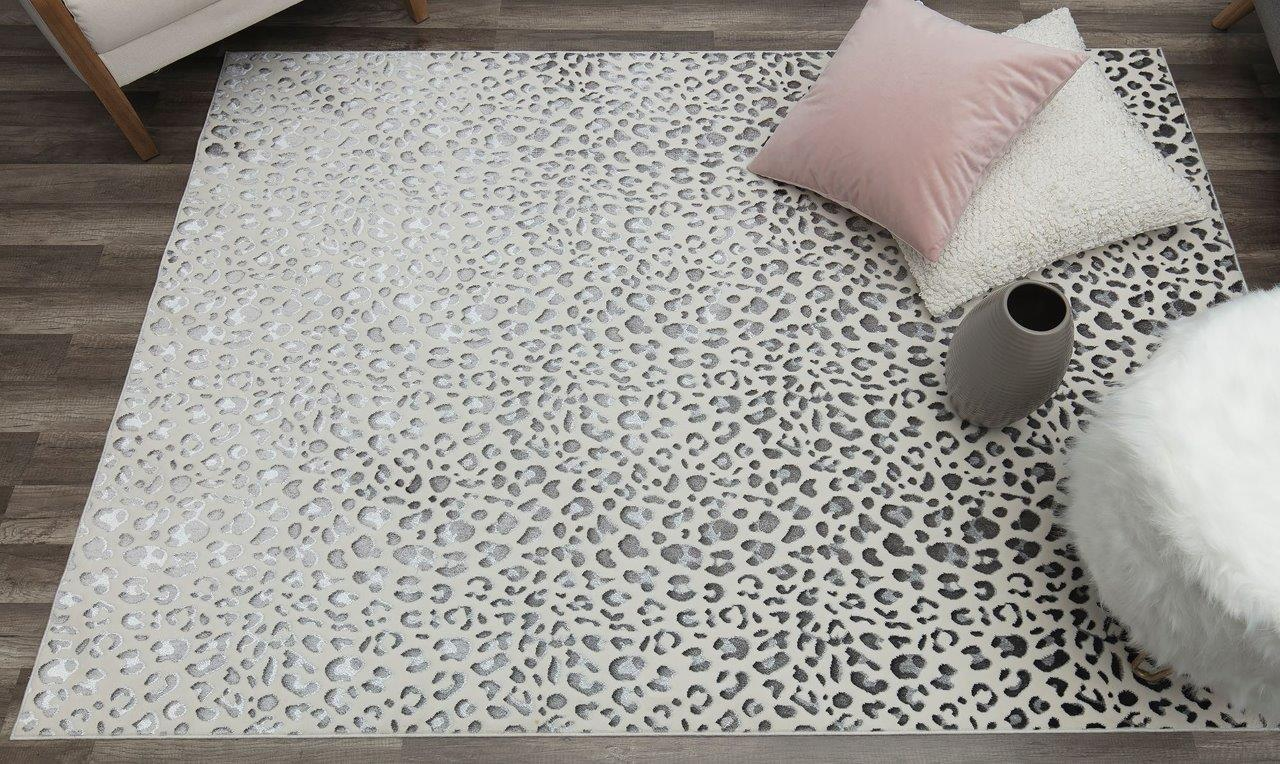 Modern Leopard Print Living Room Decor Carpet: Unleash the Wild Side o