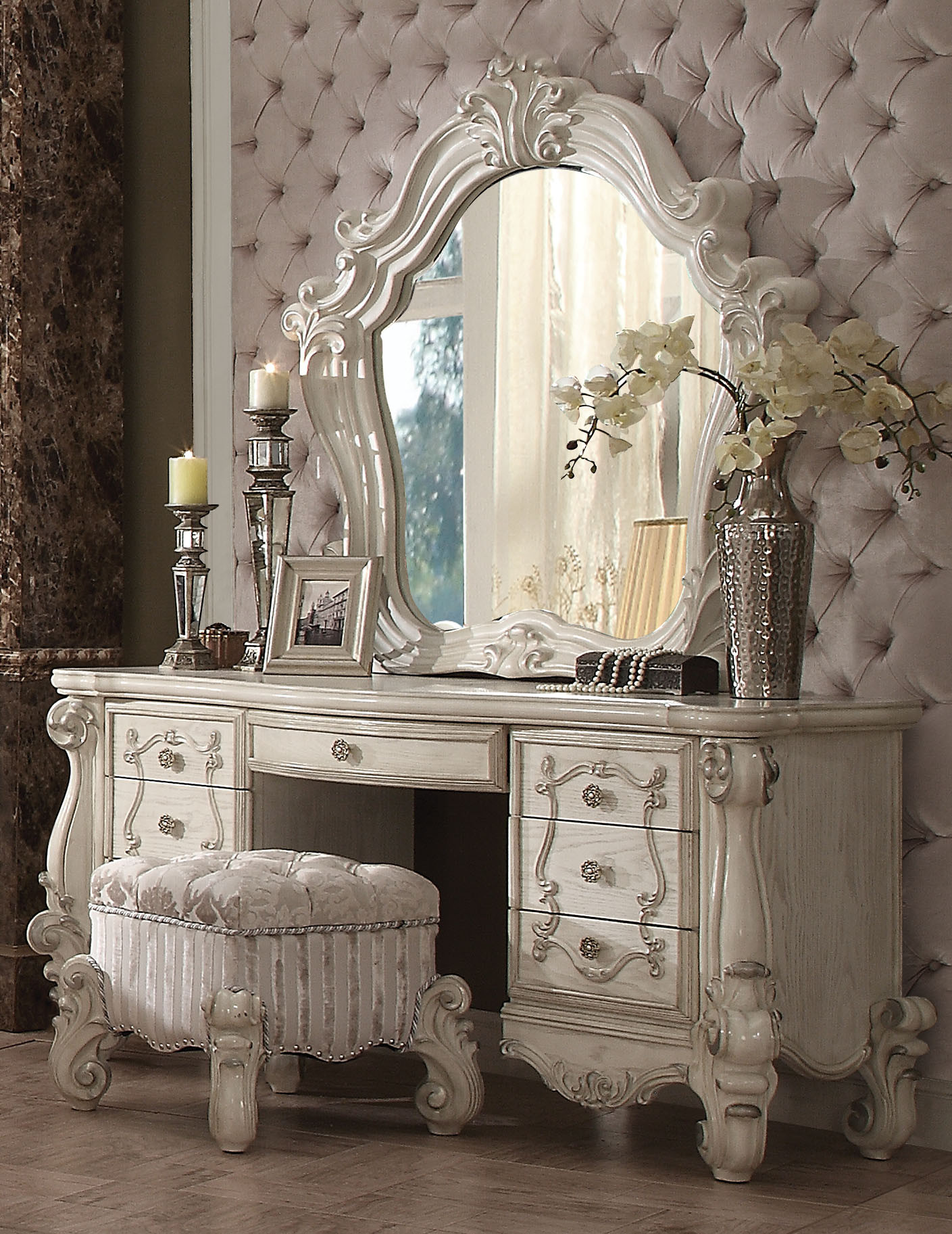Acme Versailles Bedroom Set In Bone White