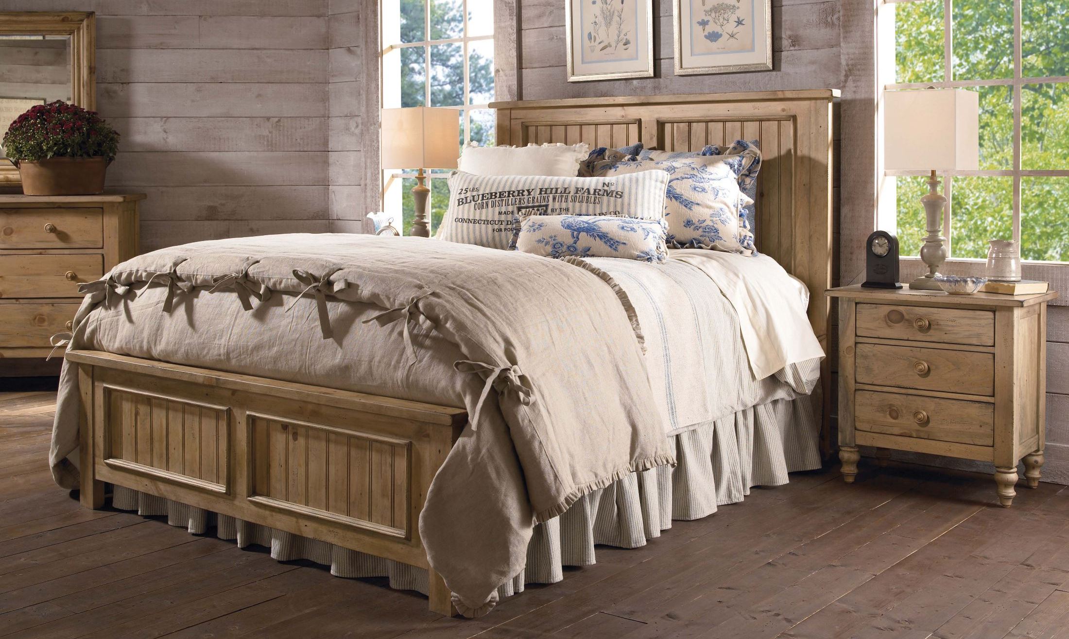 Homecoming Vintage Pine Panel Bedroom Set