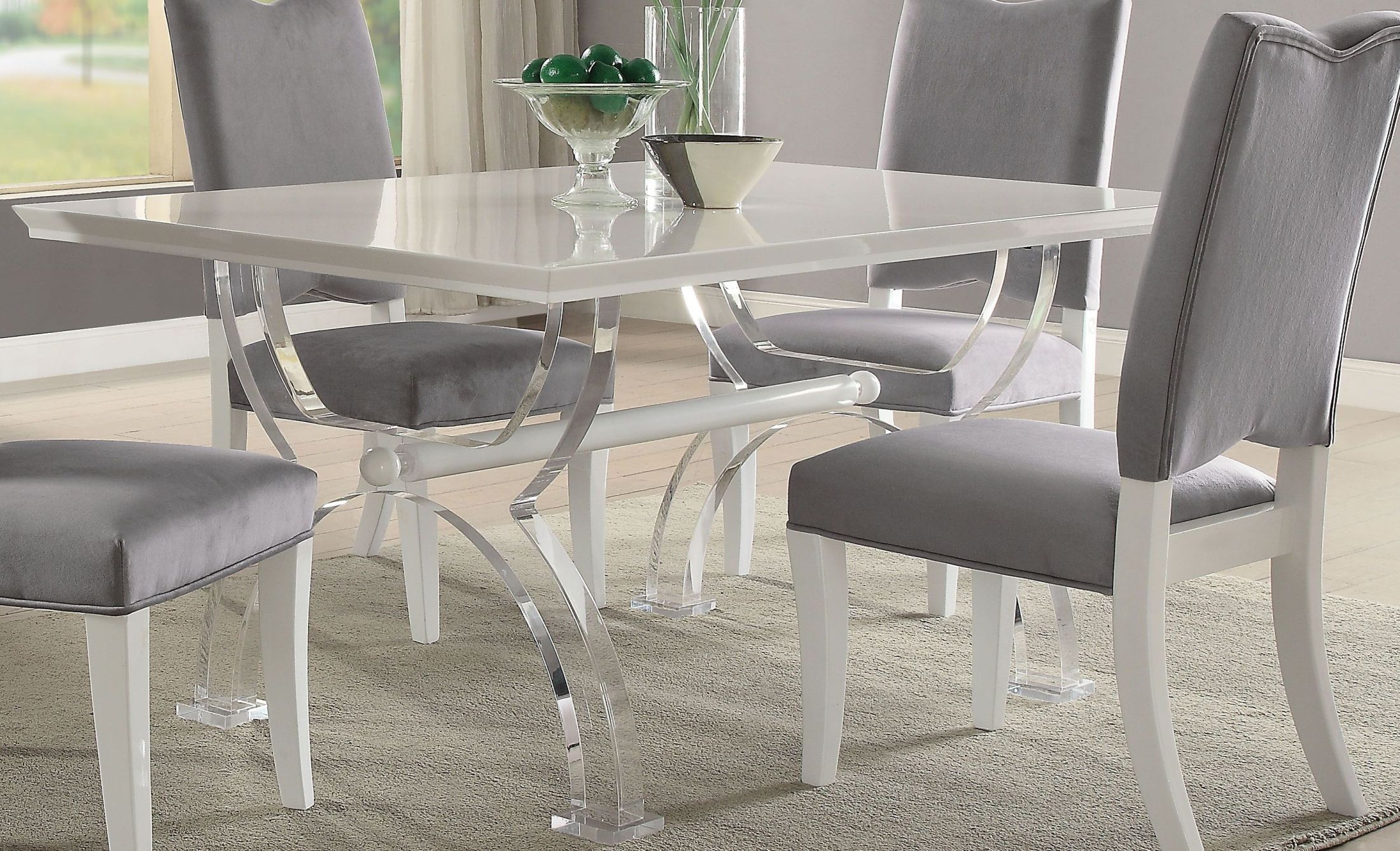 Martinus High Gloss White And Clear Acrylic Dining Room Set
