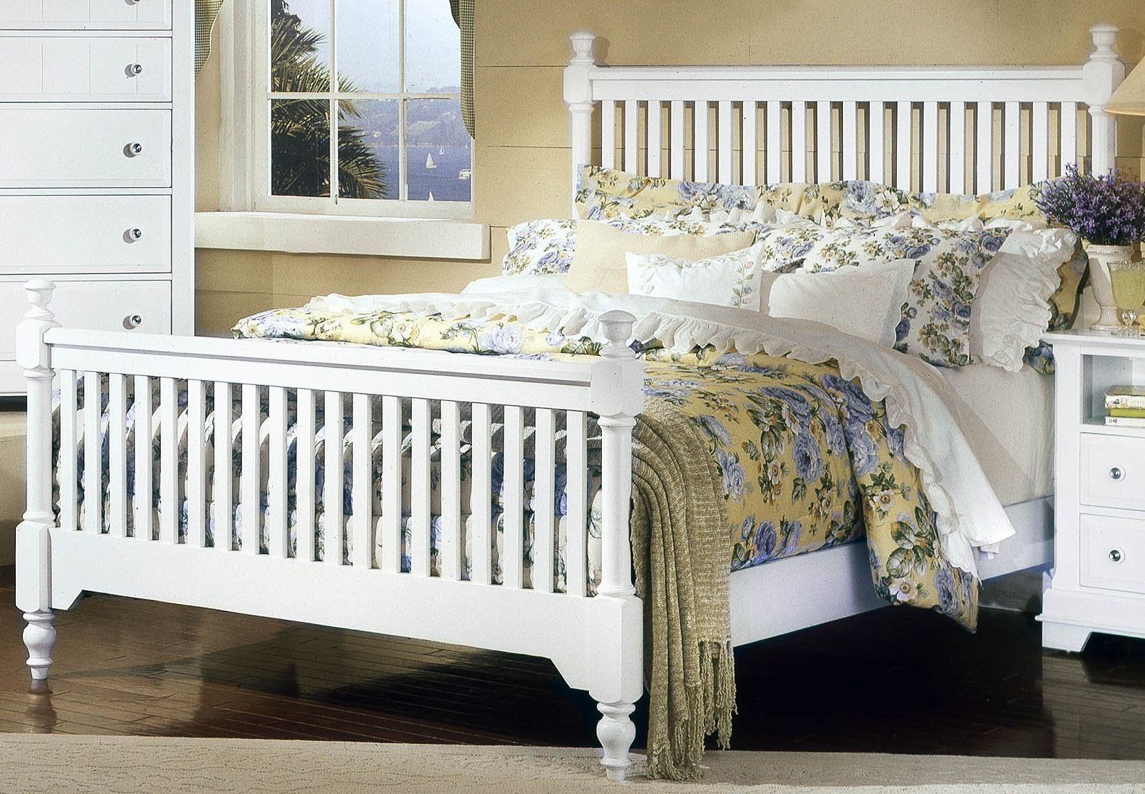 The Cottage Snow White Slat Poster Bedroom Set 1stopbedrooms Snow White Slat Poster Bedroom Set