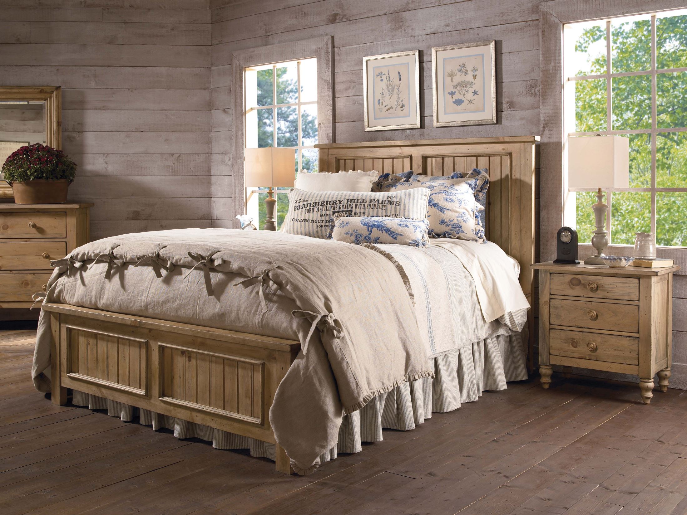 Homecoming Vintage Pine Panel Bedroom Set