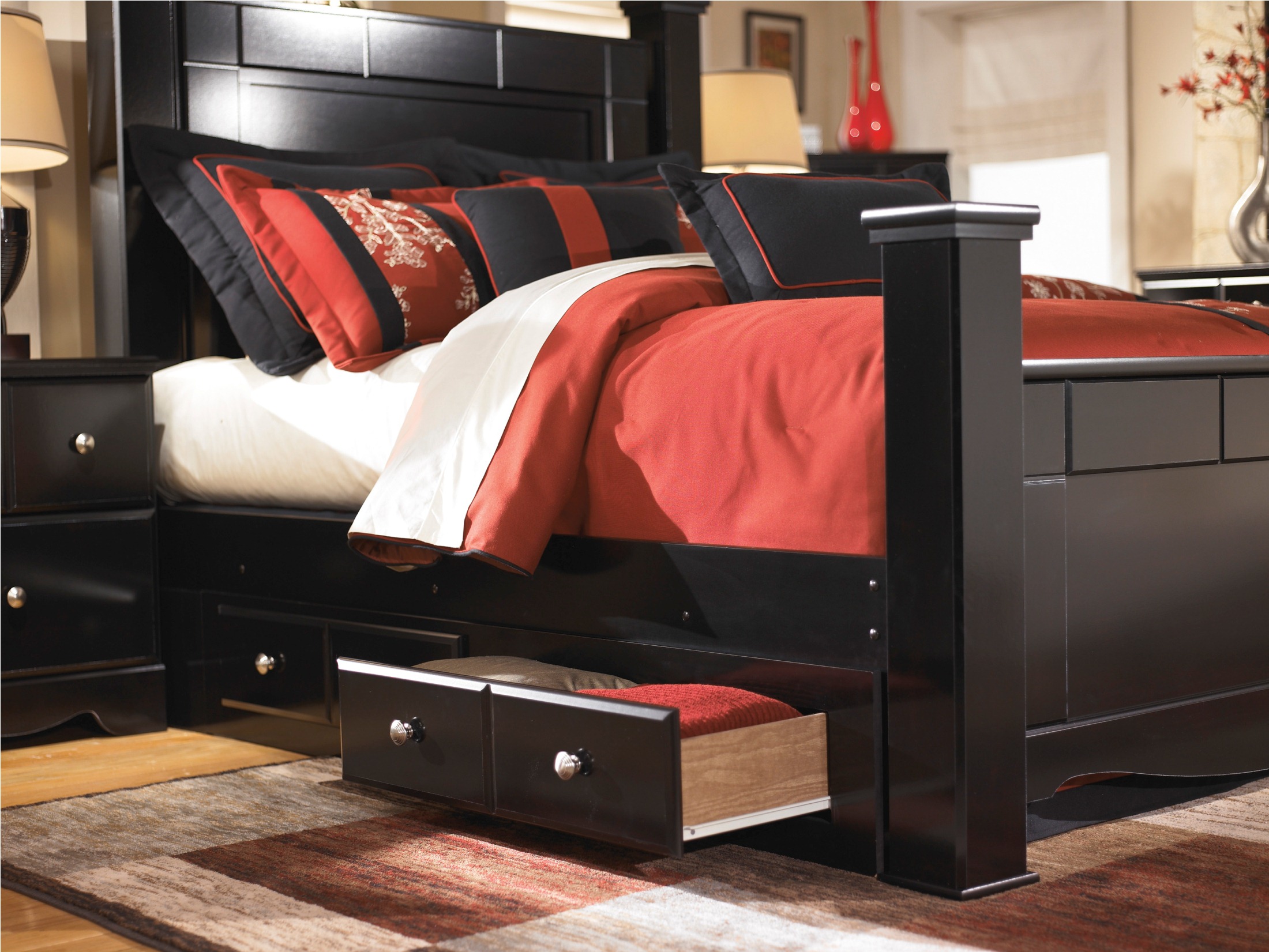 Shay Poster Storage Bedroom Set