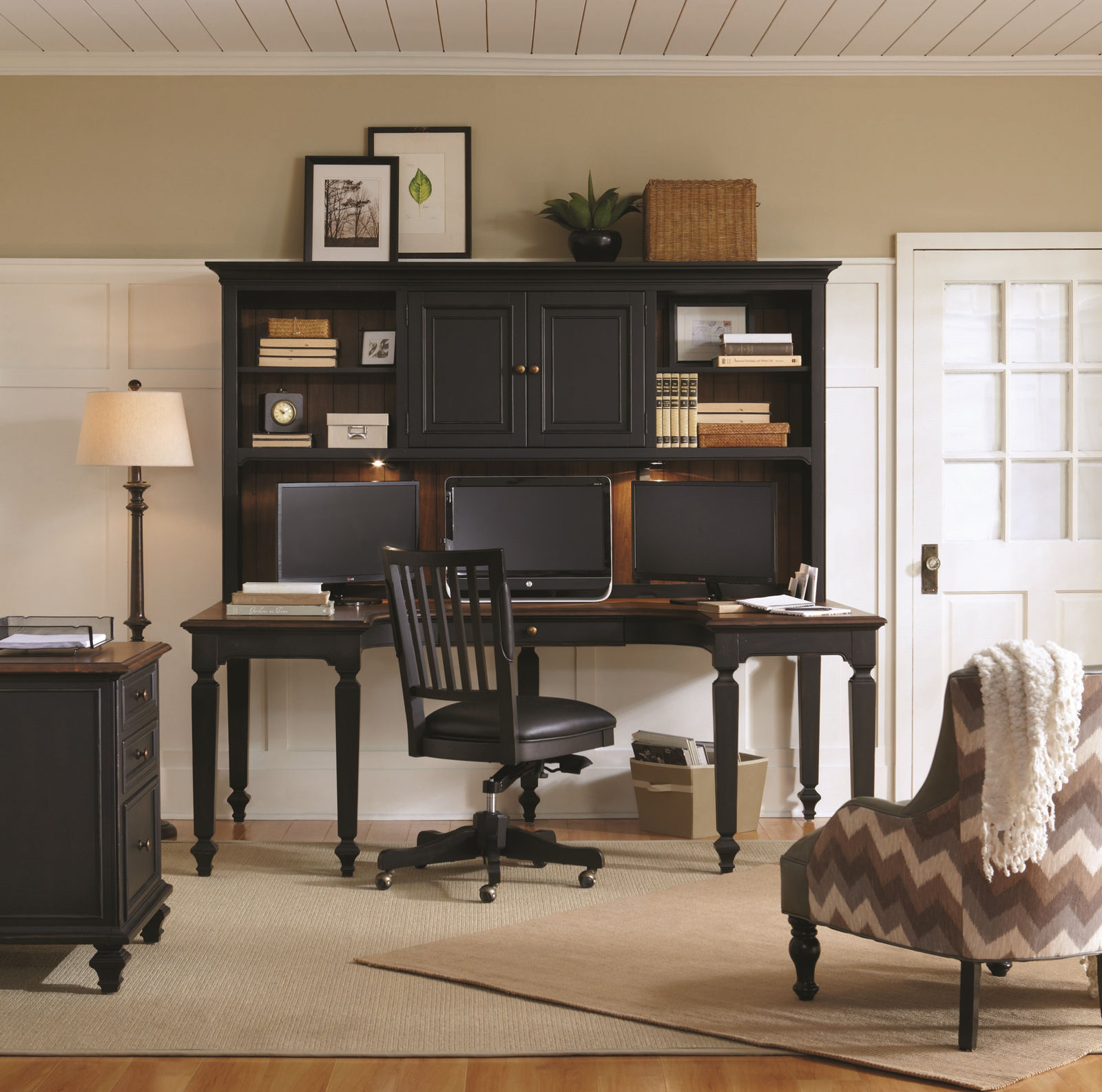 Aspenhome Ravenwood Executive Office Chair In Antique Black I65 366 Aspenhome Ravenwood Executive Office Chair In Antique Black I65 366 1stopbedrooms