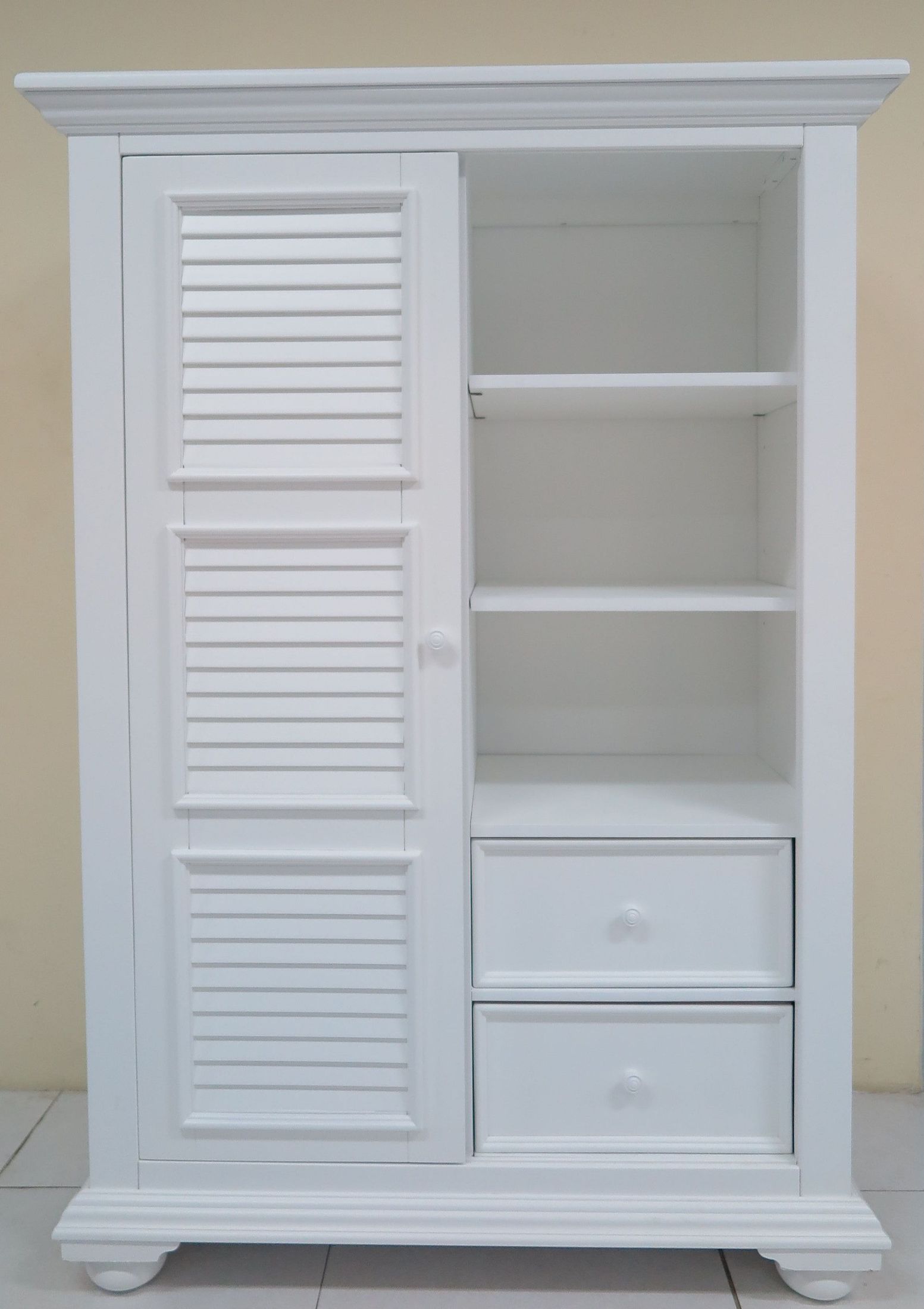 Cottage Traditions Eggshell White Gentlemans Chest 1StopBedrooms.