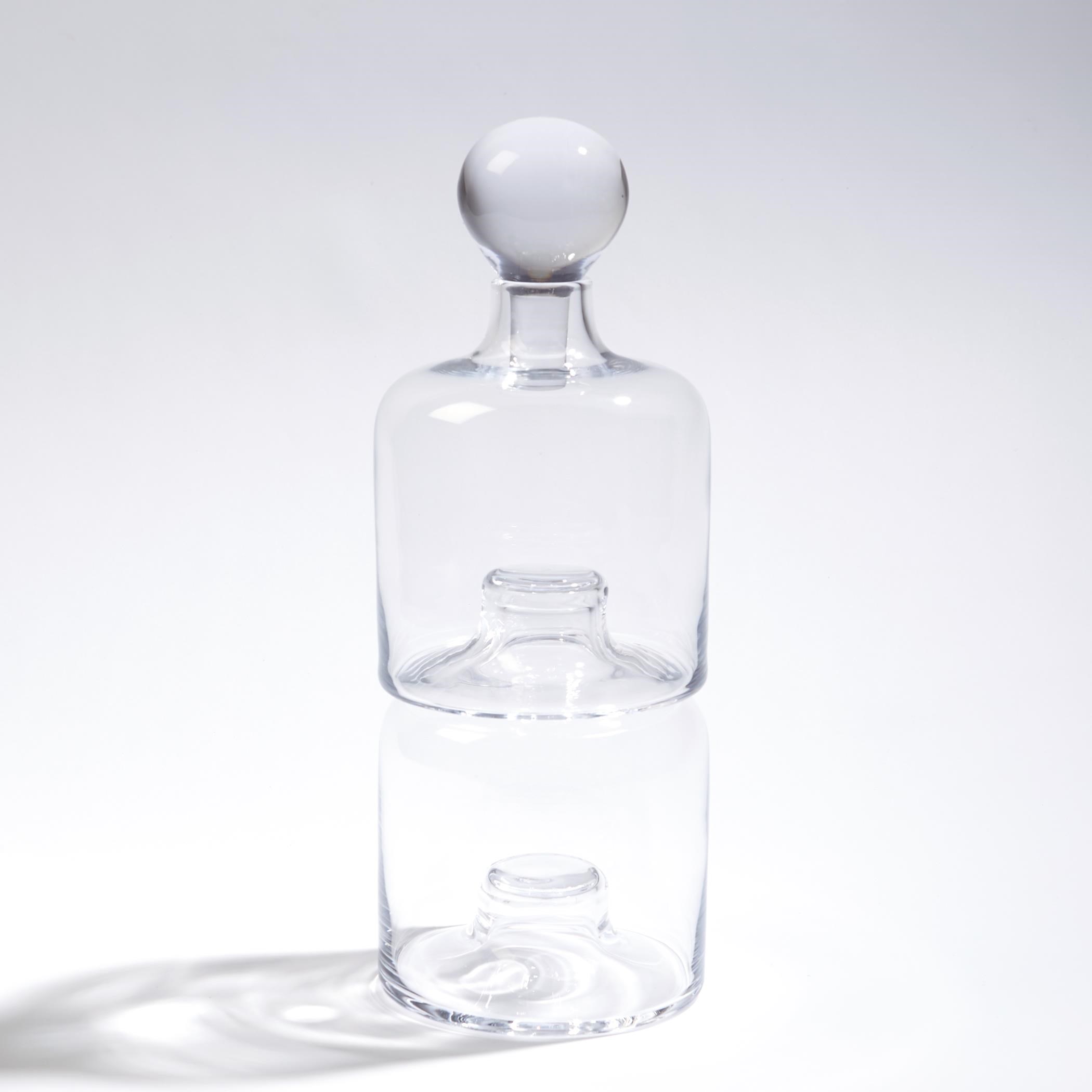 https://cdn.1stopbedrooms.com/media/catalog/product/d/o/double-stacking-decanter-in-clear_qb13443601.jpg