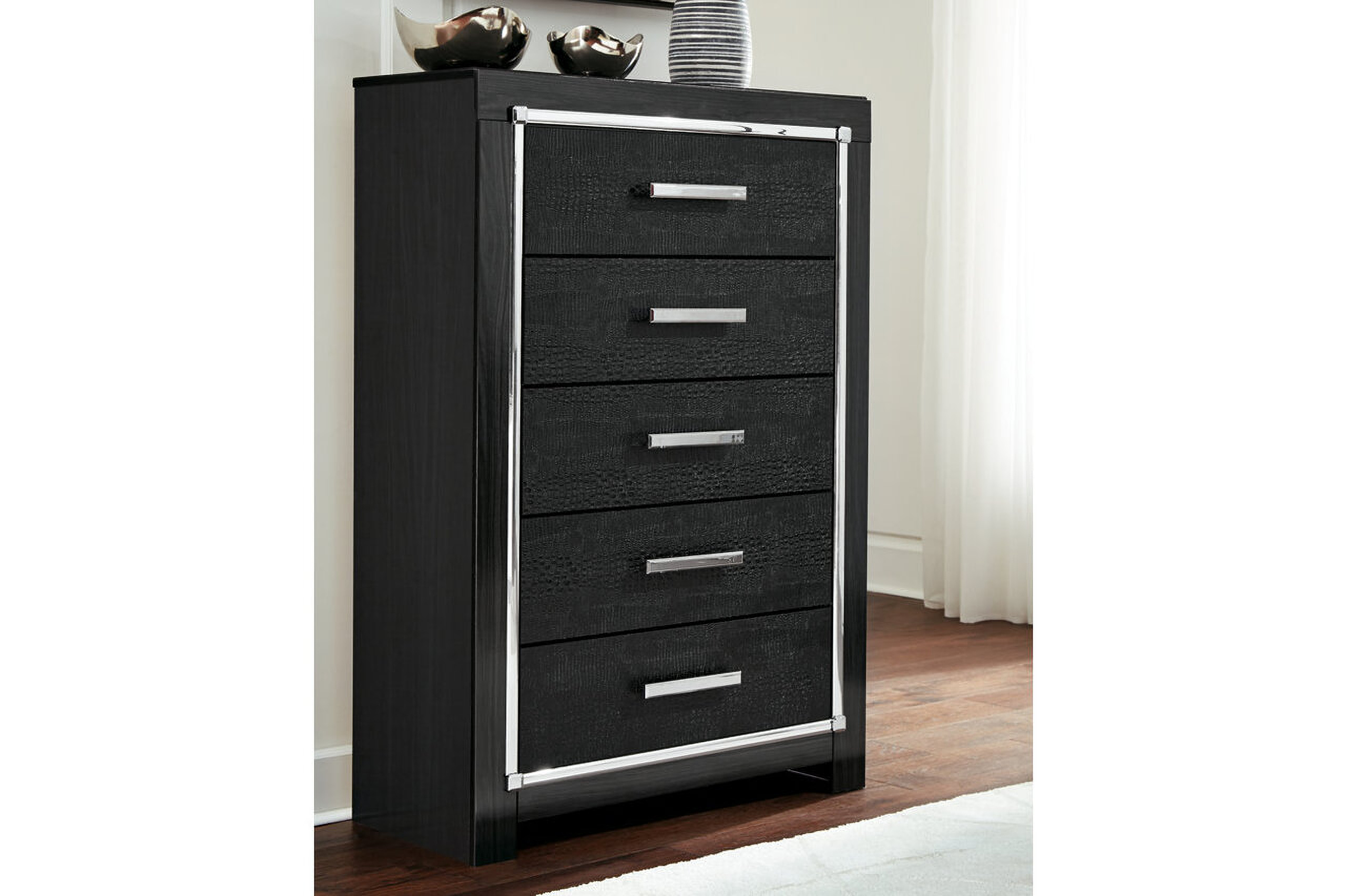 Avelin chest of drawers