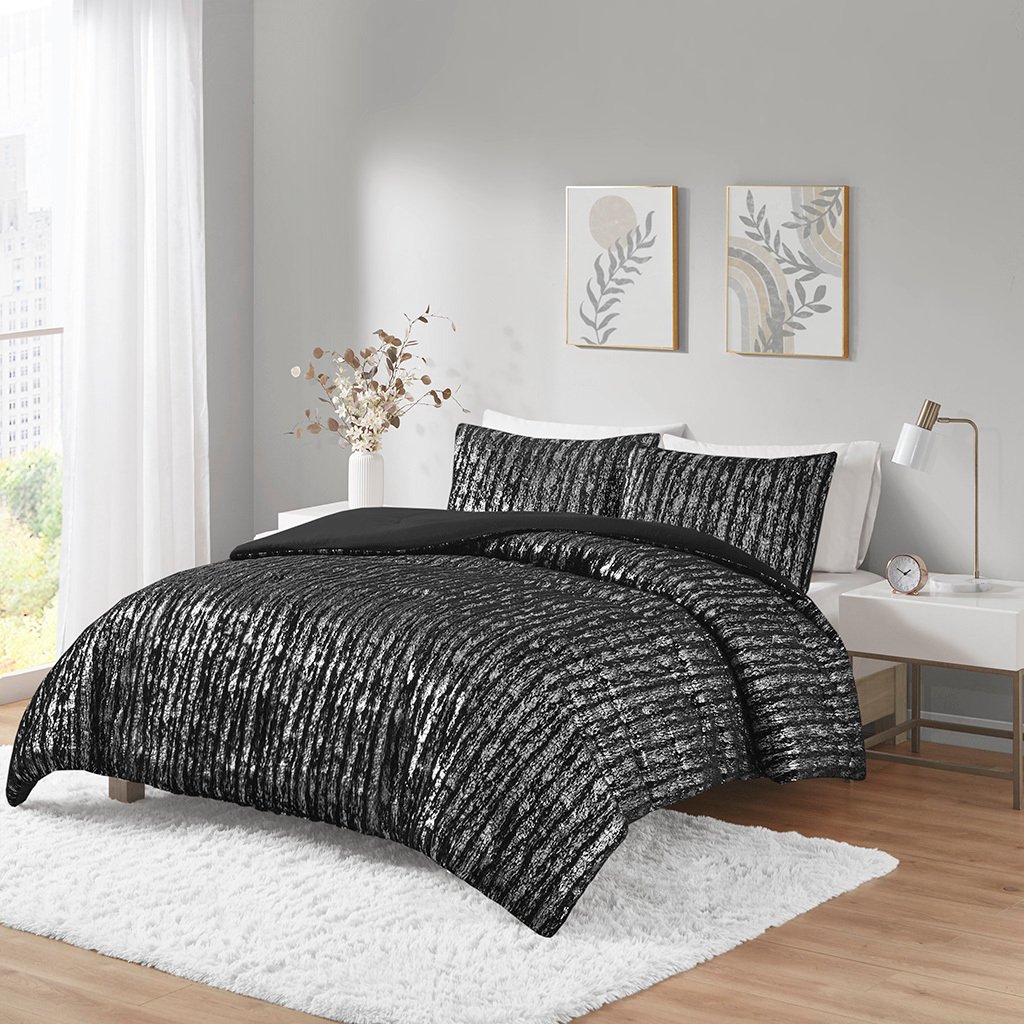 Naomi Metallic Print Faux Fur Twin/Twin XL Comforter Set In Black and ...