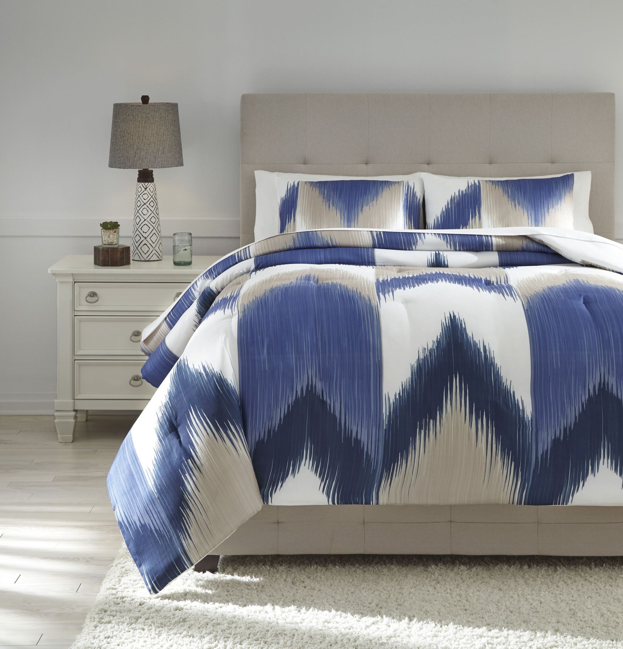 Mayda Blue And Off White Queen Comforter Set 1stopbedrooms