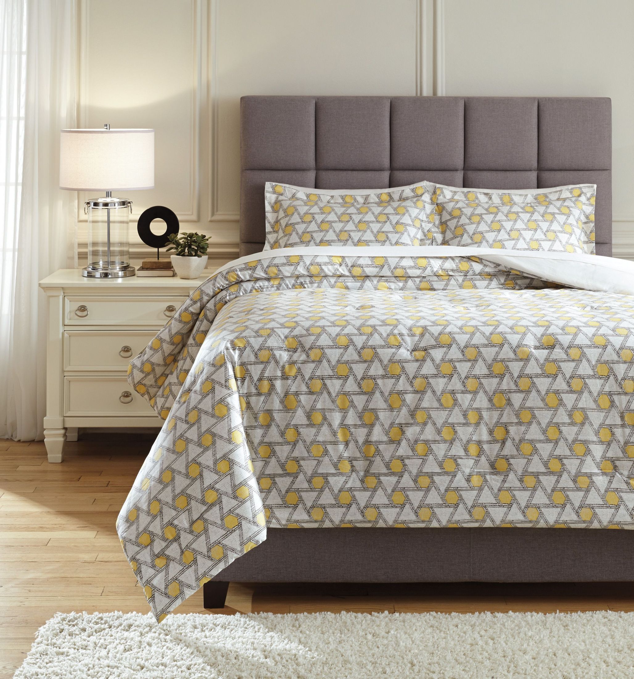 Signature Design by Ashley Clio Yellow and Black Queen Comforter Set