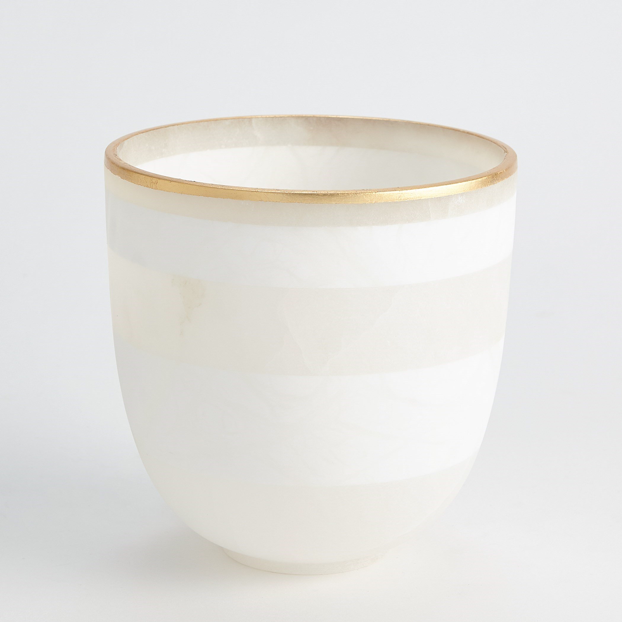 https://cdn.1stopbedrooms.com/media/catalog/product/s/t/striped-alabaster-large-bowl-in-white-and-gold_qb13445056_8.jpg