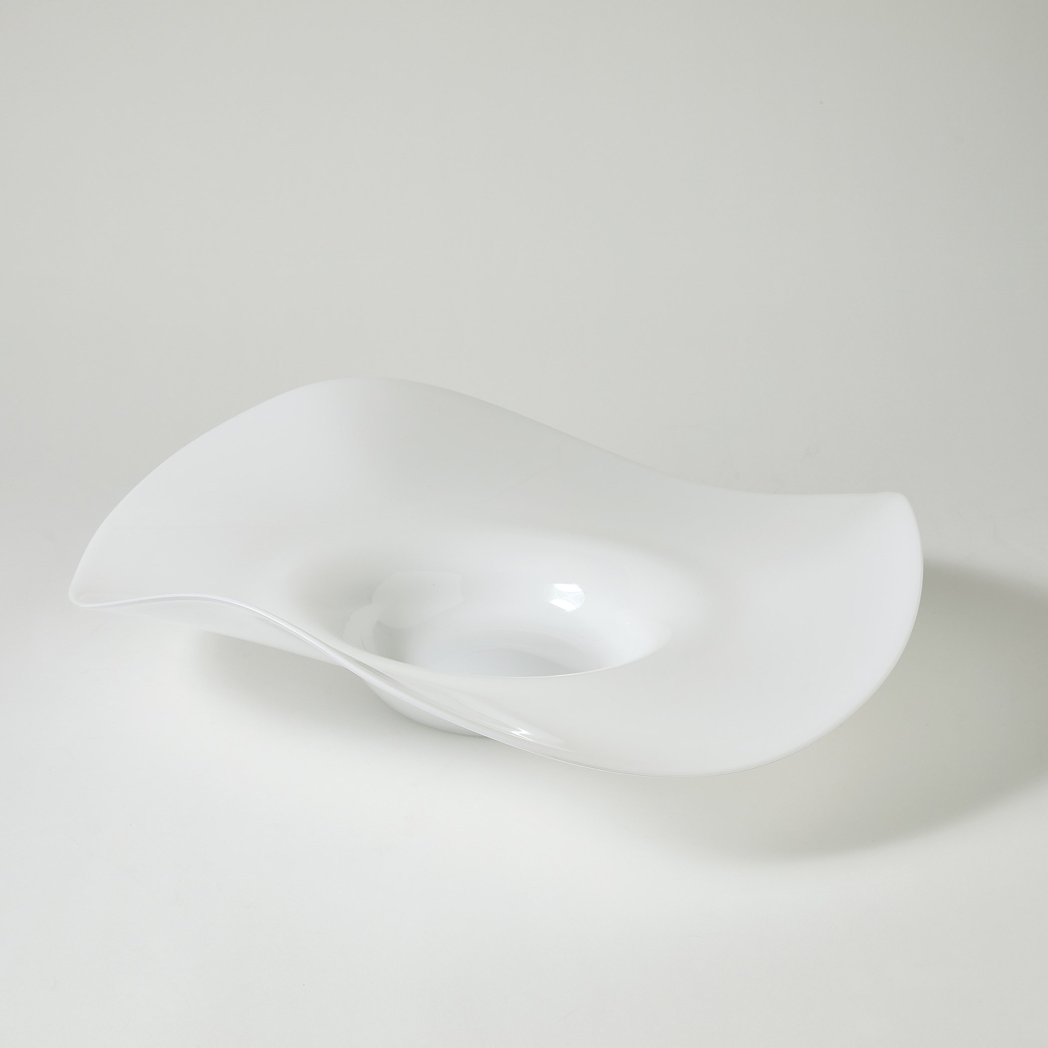 https://cdn.1stopbedrooms.com/media/catalog/product/w/a/wavy-edge-bowl-in-white_qb13444679_5.jpg
