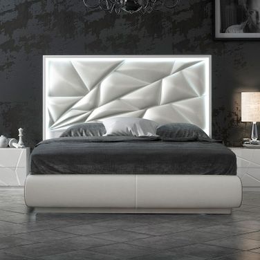 Kiu Upholstered Panel Bed (Queen)