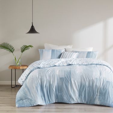 Brush Stroke 4 Piece Oversized Reversible Seersucker King Comforter Set In Blue