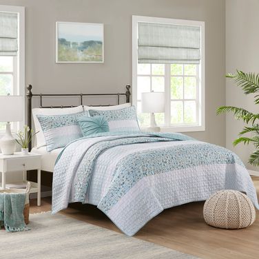 Caralie 4 Piece Seersucker Full/Queen Quilt Set with Throw Pillow In Aqua