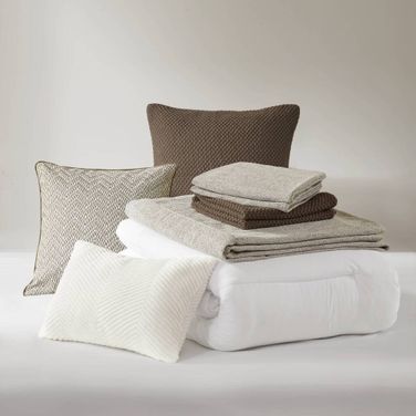 Chapman Comforter Set In Nuetual Ivory