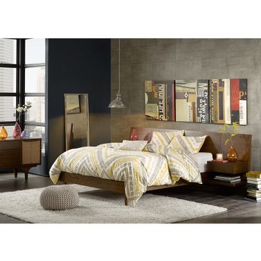 Clark Queen Bed With 2 Nightstands In Pecan