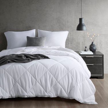 Cooling Touch Oversized Down Alternative King/Cal King Comforter In White