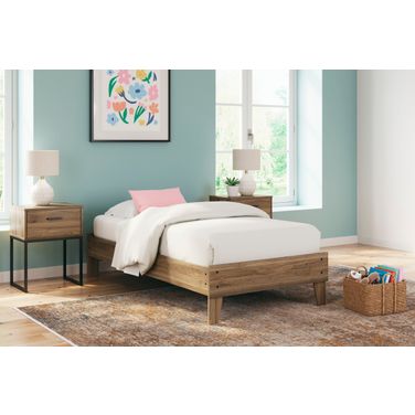 Deanlow Youth Platform Bedroom Set In Honey