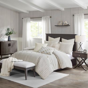 Essence Oversized Cotton Clipped Jacquard 8 Piece Queen Comforter Set with Euro Shams and Throw Pillows In Ivory