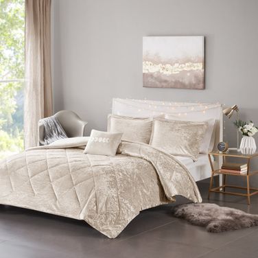 Felicia Velvet 4 Piece King/Cal King Duvet Cover Set with Throw Pillow In Champagne