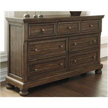Flynnter Porter Medium Brown Dresser