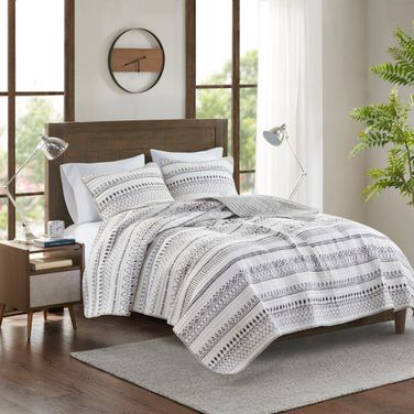 Fraser 3 Piece Printed Microfiber Seersucker King/Cal King Quilt Set In Ivory and Black