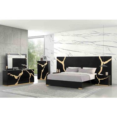Goldsberg Panel Bedroom Set with Extended Panel In Black and Gold