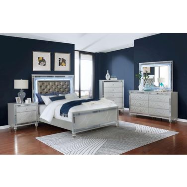 Gunnison Panel Bedroom Set In Silver Metallic