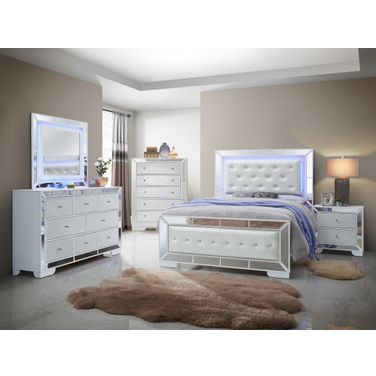 Hollywood Hills Panel Bedroom Set In Champagne