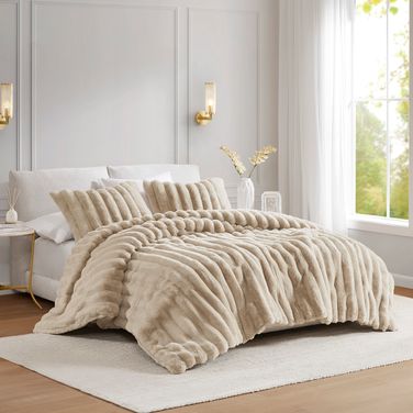 Jasmine 3 Piece Faux Fur King Comforter Set In Taupe
