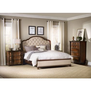 Leesburg Beige And Traditional Mahogany upholstered Panel Bedroom Set