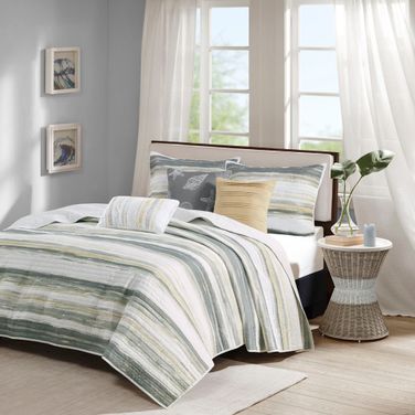 Marina 6 Piece Printed King/Cal King Quilt Set with Throw Pillows In Yellow