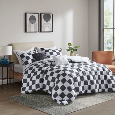 Miley Checkered 4 Piece Twin/Twin XL Comforter Set In Black and White