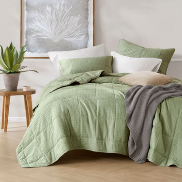Mina Waffle Weave Textured Quilt Set In Green