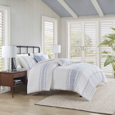 Morgan 5 Piece Cotton Jaquard King/Cal King Duvet Set In White and Blue