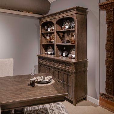 Paradise Valley Hutch and Buffet In Saddle Brown
