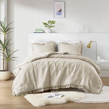 Phoebe Diamond Quilted Ruffle Edge Comforter Set In Neutral