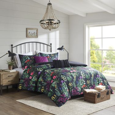 Polyester 5 Piece Queen Comforter Set In Black
