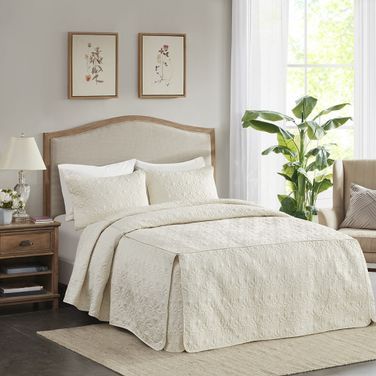 Polyester Fitted 3 Piece King Bedspread In Cream