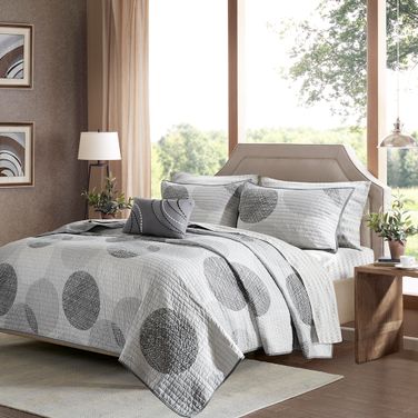 Knowles 8 Piece California King Quilt Set with Cotton Bed Sheets In Grey