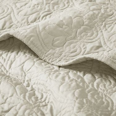 Quebec Polyester Microfiber Oversized Quilted Throw In Ivory