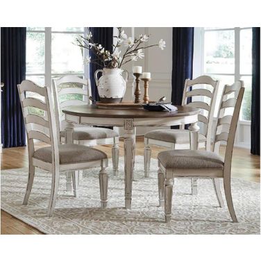 Realyn White Oval Extendable Dining Room Set