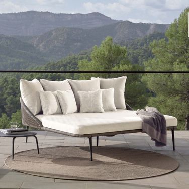 Rodona Daybed with Sunbrella Cushion In Gray