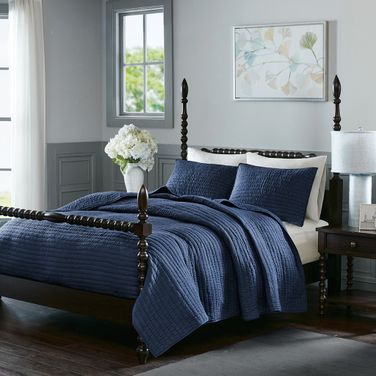 Serene 3 Piece Hand Quilted Cotton Quilt Set In Blue